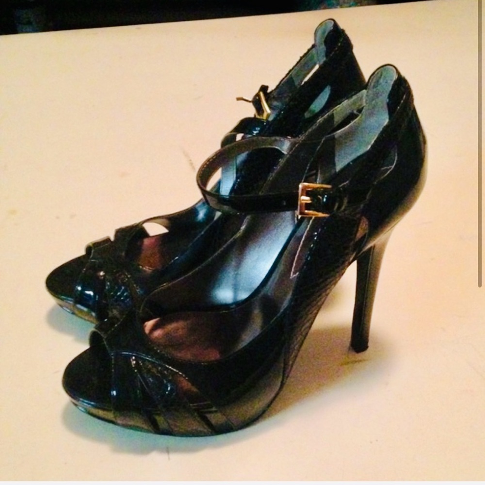 🎉 Peep Toe Pumps by GUESS